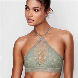 Victoria’s Secret Hight Neck Halter Bralette Bra Lace size XSmall.NWT